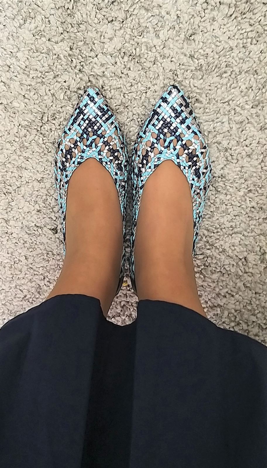 Falda midi plisada y zapatos trenzados - Imagen 4