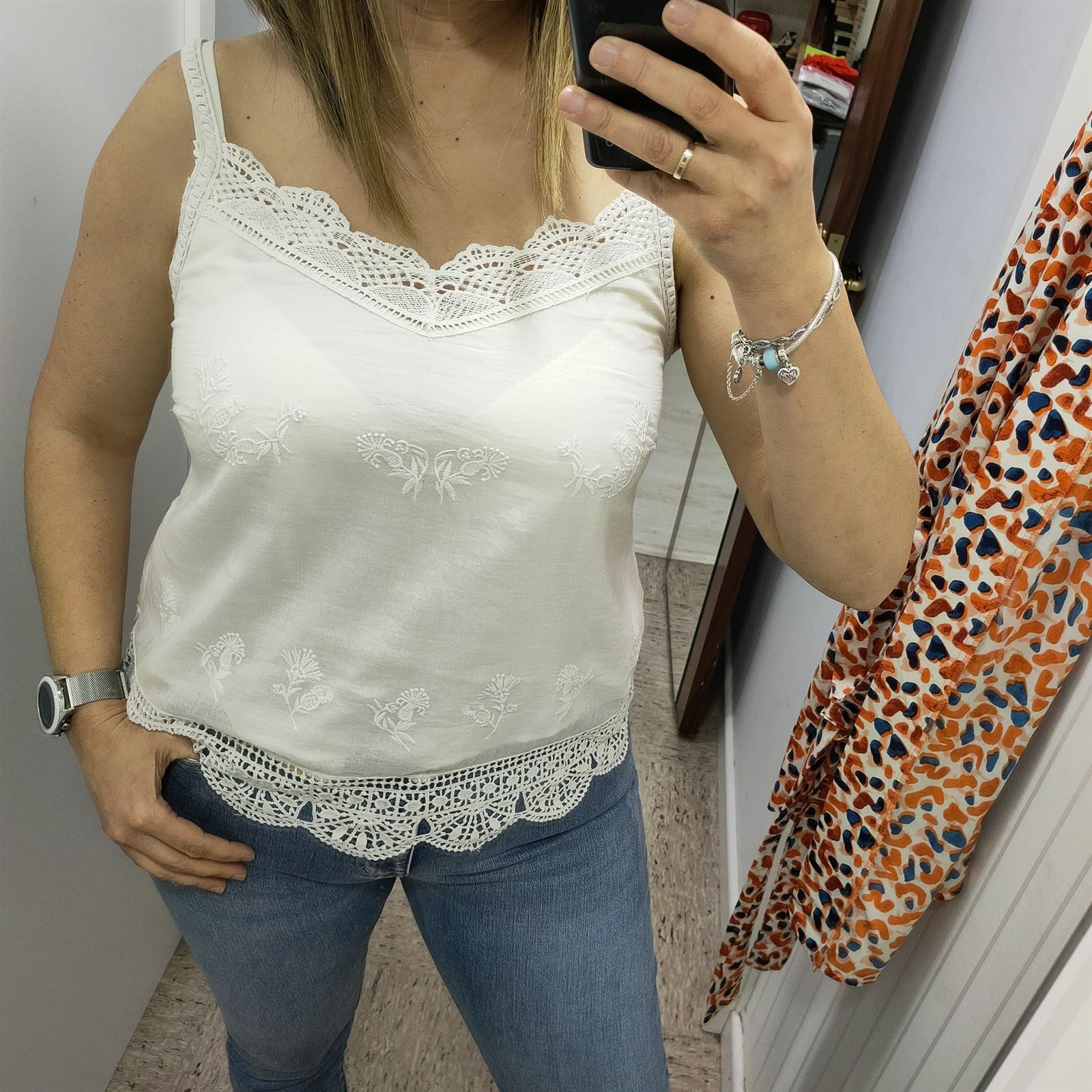 Look básico con denim pero especiales  - Imagen 3