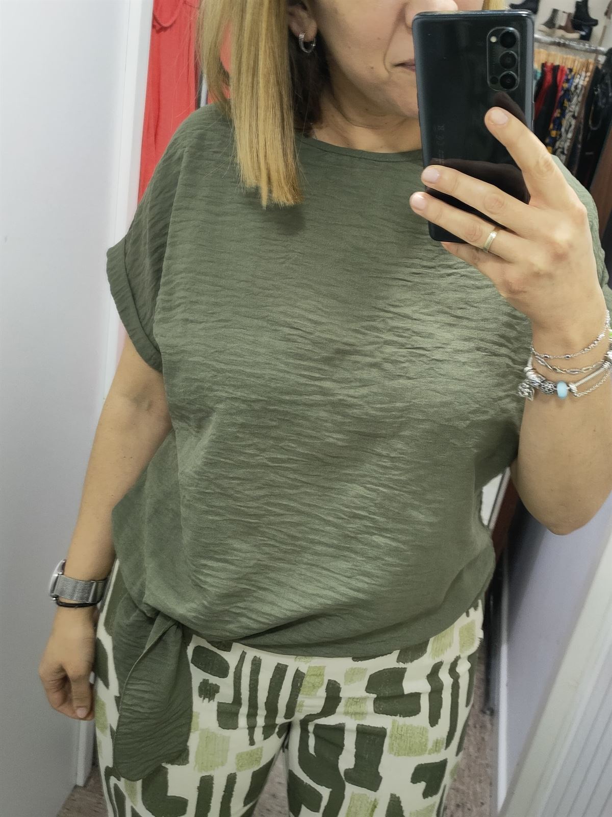 Buddyblue_ Blusa anudada kaki - Imagen 1