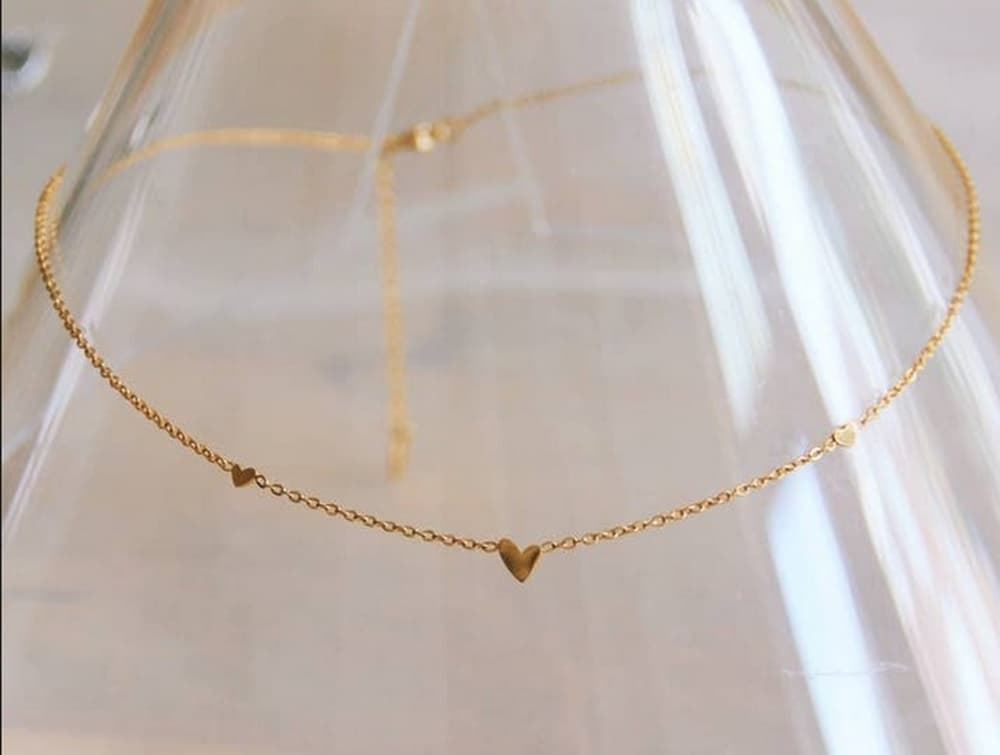 Collar fino de acero inoxidable con 3 mini corazones - Imagen 2