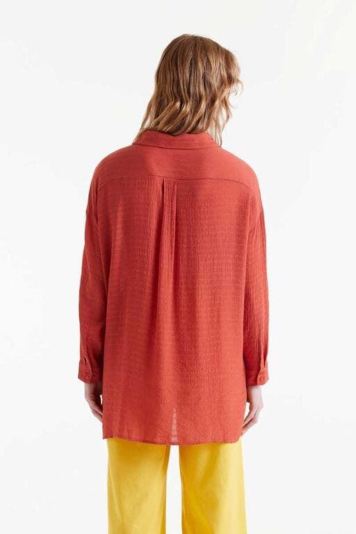 Compañía Fantástica_ Camisa oversize fluida naranja - Imagen 3