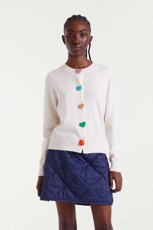 Compañía Fantástica_ Cardigan de punto en color blanco con botones corazones - Imagen 1