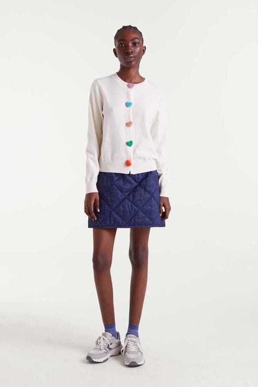 Compañía Fantástica_ Cardigan de punto en color blanco con botones corazones - Imagen 4