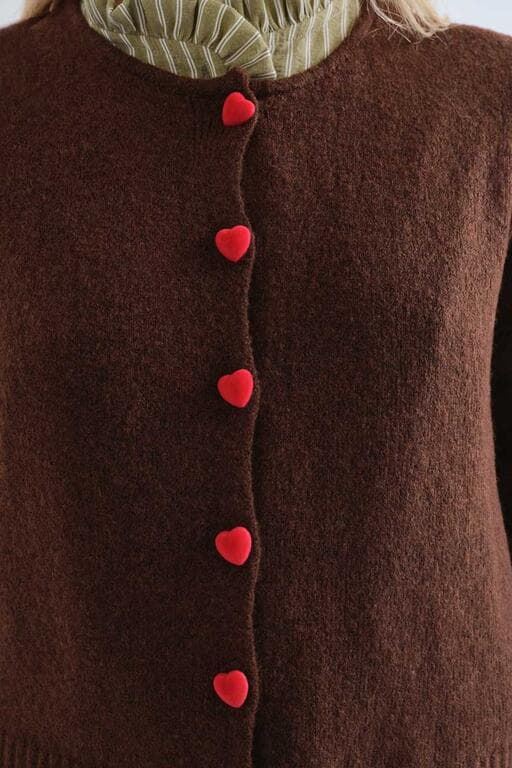 Compañía Fantástica_ Cardigan marrón botones corazón rojo - Imagen 3