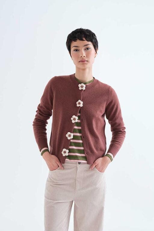 Compañía Fantástica_  Cardigan marrón botones flores - Imagen 1
