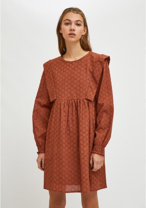Compañía Fantástica_ Vestido babydoll corto troquelado marrón - Imagen 2