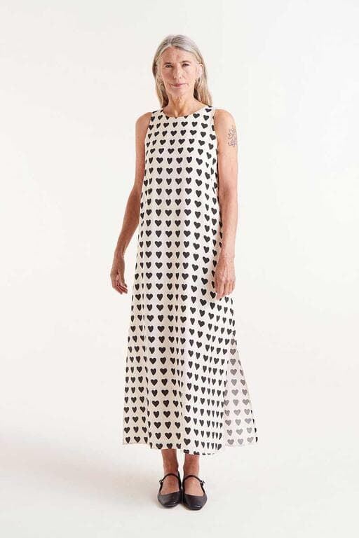 Compañía Fantástica_ Vestido largo con estampado de corazones - Imagen 1