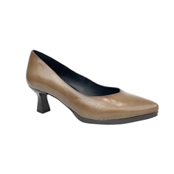 Desireé_ Zapato corte salón taupe - Imagen 1