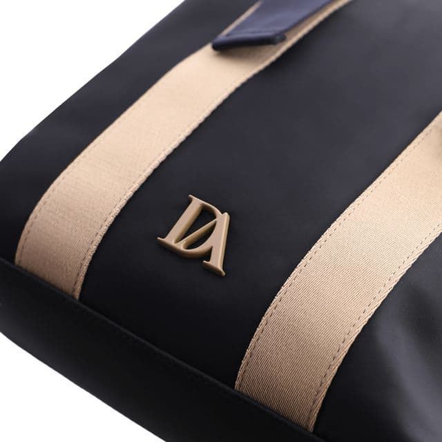 Don Algodón_ Mochila negra con detalles en beige - Imagen 4