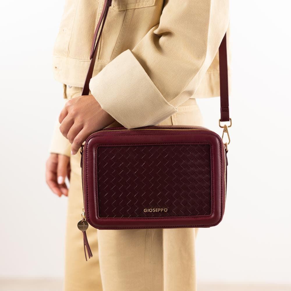 Gioseppo_ Bolso bandolera trenzado leest burdeos - Imagen 4