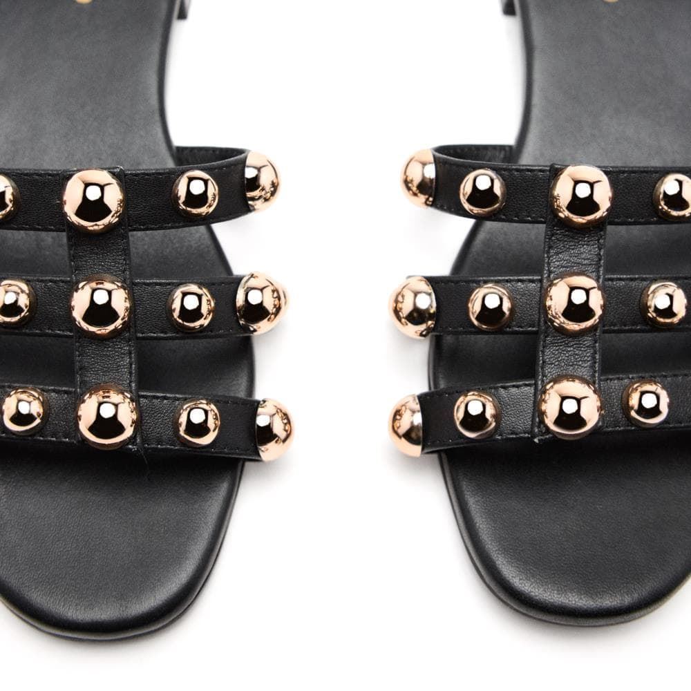Gioseppo_ Sandalia tipo pala negro con tachuelas en dorado - Imagen 4