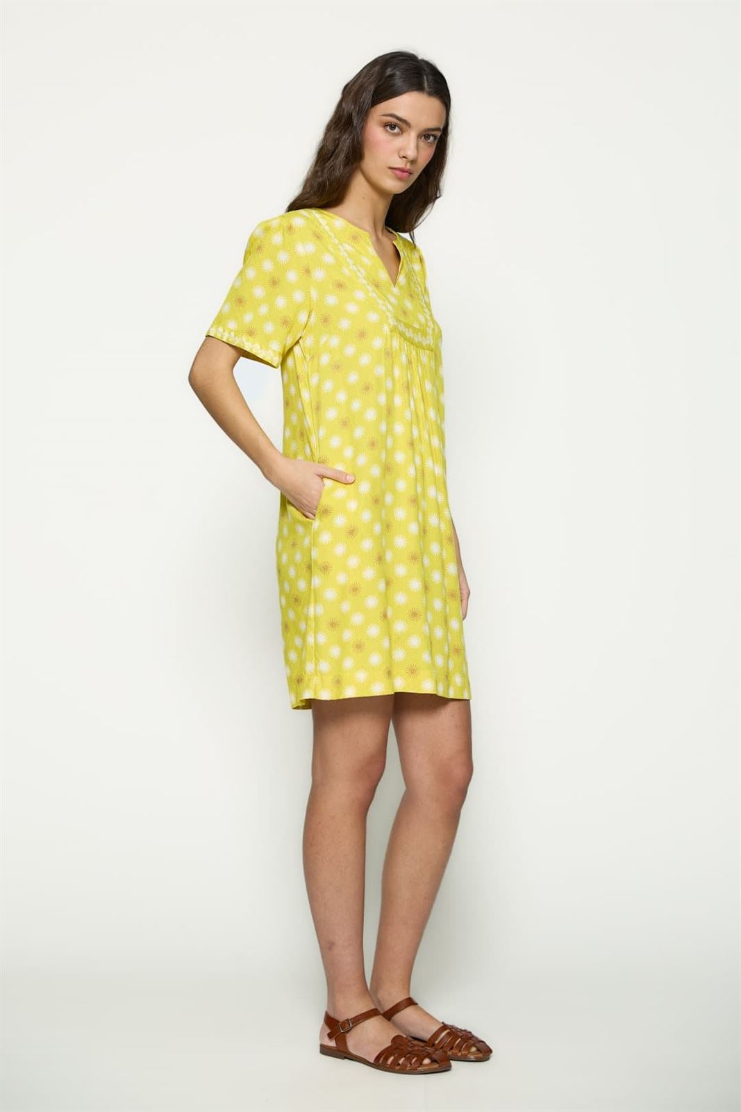 MD´M_ Vestido corto amarillo estampado asterisco - Imagen 3