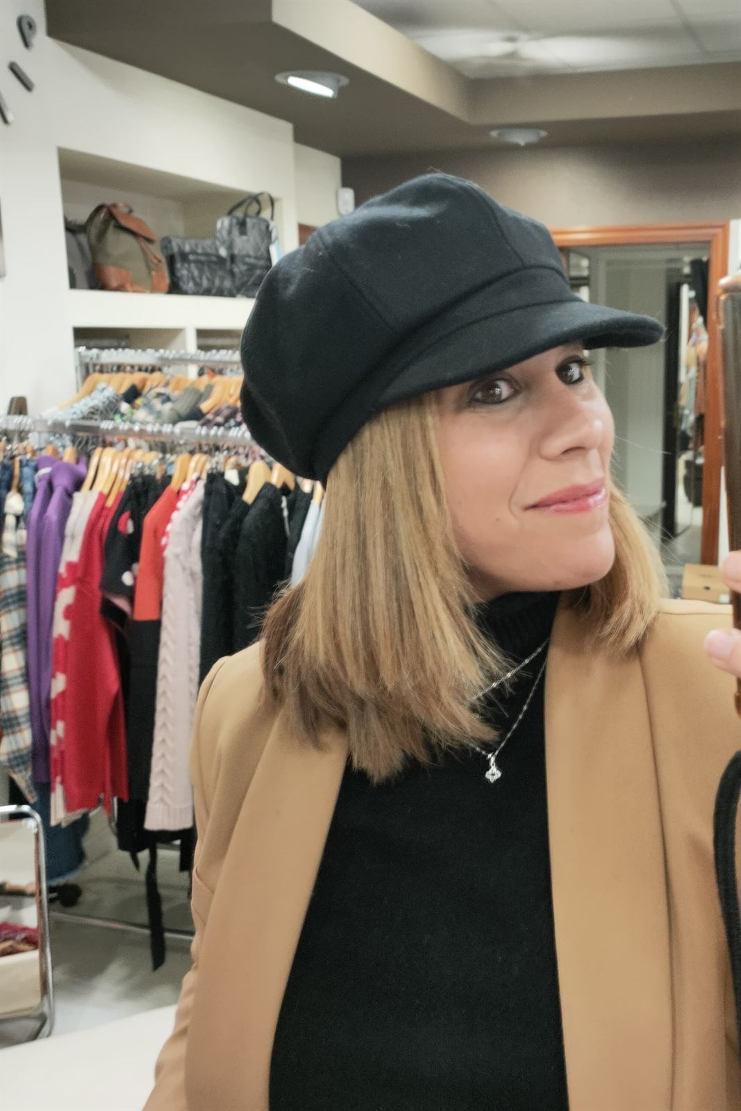 Visera en negro y camel - Imagen 2