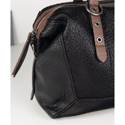 Volum_ Bolso tipo Bowlin en cuero y negro - Imagen 2